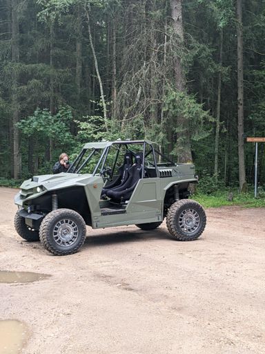 Fly-by-wire OHV executing a flawless 7-point turn in the middle of the bike path.