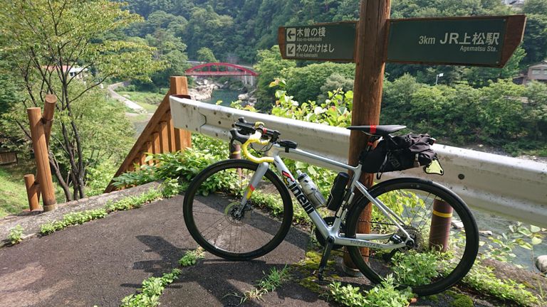 木曽の桟、ちゃんと見たことはないけど今日は先を急ぎます。