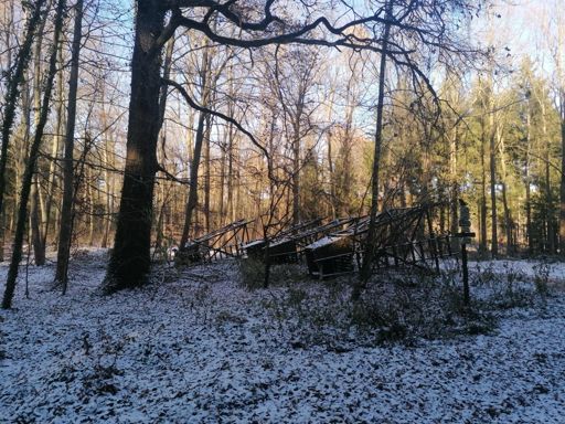 Wie niedlich, die Hochsitze halten wieder Winterschlaf. 💤☺️