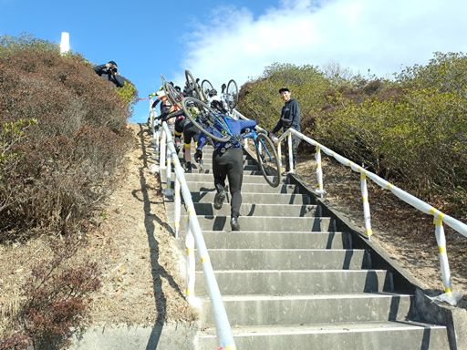 正月太りな!?先輩も熱い走り!!階段も軽快に登ってた😲