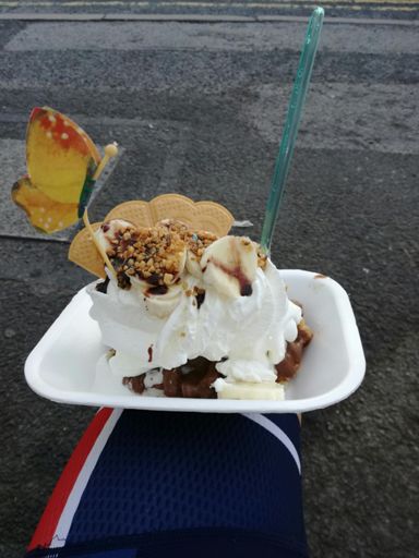 Hot waffle and ice cream 💘