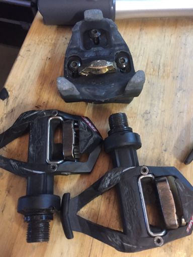 Jedes Jahr sind immer ein bis zwei Paar TIME RXS Carbon plus mindestens drei Paar cleats drauf gegangen. Ich hätte sie auch weiter gefahren, aber sie werden nicht mehr hergestellt *schnief*