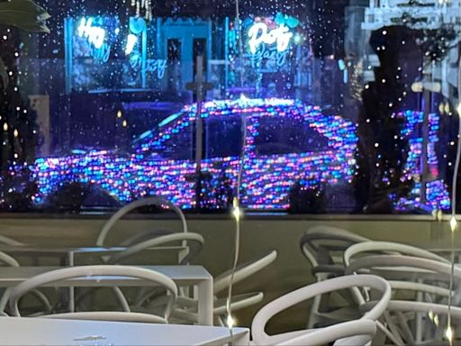 Seen last night outside the restaurant. Hope he’s got a good battery….!!!!