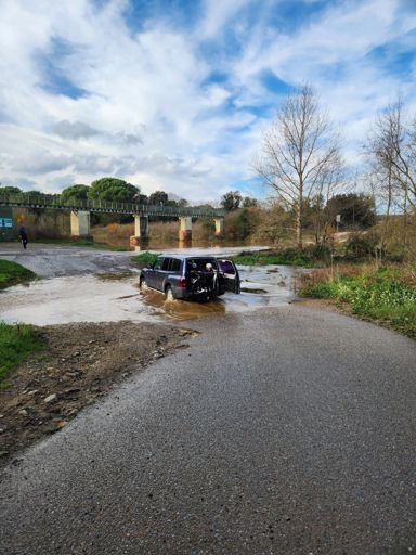 Couple of pros getting ferried across, we turned back and went around. Right beside this deep one (immediate right turn), there is a much longer shallower but fast running wash to cross.