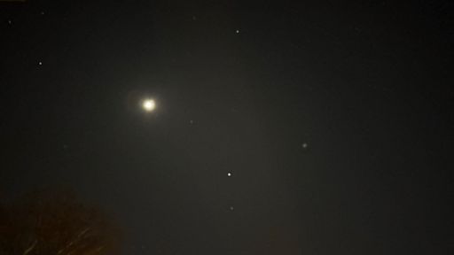 Der zunehmende Mond und die Sterne haben das Zepter übernommen, als ich um vier Minuten nach um Sieben wieder zuhause ankam. 🌝✨