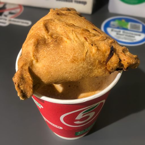 Тот факт, что они называют эчпочмак треугольником, оскорбляет мои чувства 😾