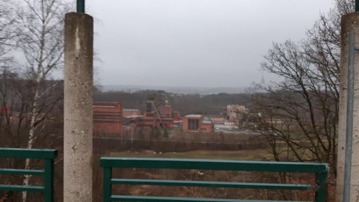 Blick von Saint-Charles auf das Grubengelände, heute Musée de la mine