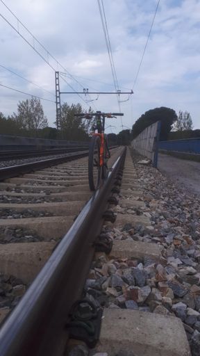 No te líes en los raíles.