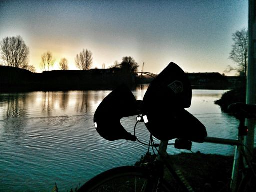 Lange nicht mehr in Verwendung gehabt. Sehen Kacke aus - sind bei Frost aber sehr genial. Neopren Pogies von Bar Mitts!