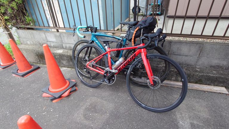 自転車はここに停めて良いとのこと。