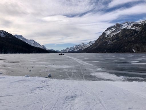 Marathonloipe über den Silvaplanersee wird präpariert…