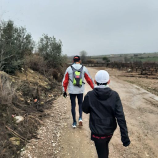 Amb el peque, fent la foto l'Anna prop de bombones.