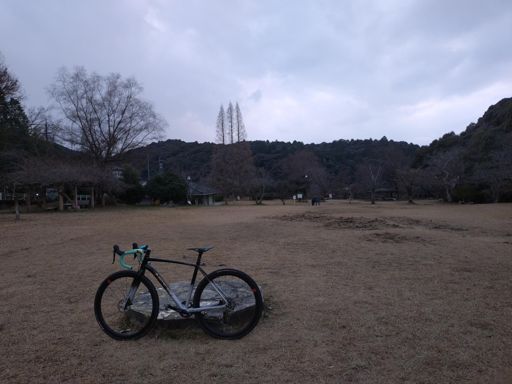定光寺公園で諸々練習中に雨降ってきた🌂