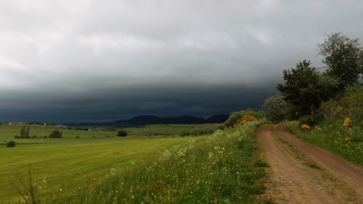 Le plafond est bas sur les puys... il est temps de rentrer !!