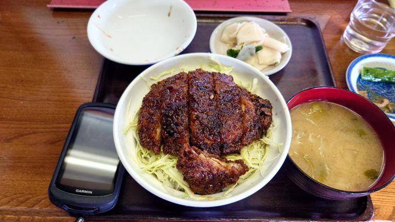 口コミで美味いと評判のソースかつ丼を注文♪