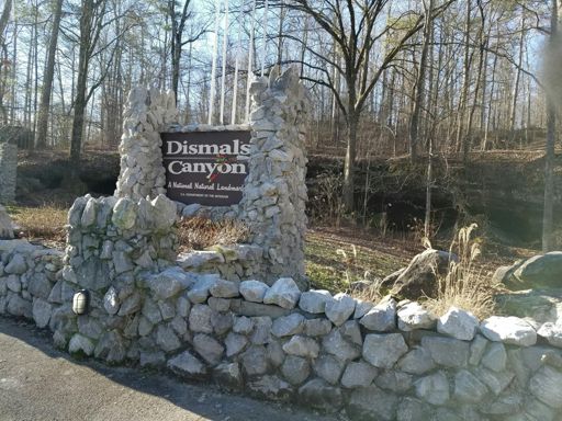 Dismals Canyon entrance - apparently the canyon is closed until 9am.