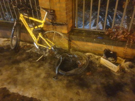 ... erster Plattfuß an der Heerstraße ...