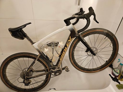 The combined result of "a few puddles" at racing speed... [and ~50ml of sealant]