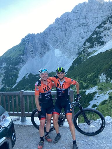 Guter Kollege immer Gummi👍🚴🏻