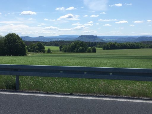 Von links nach rechts Gohrisch, Sneziik(Schneeberg CSR), Lilienstein und Königstein 
