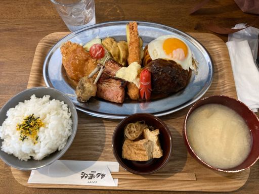 シンよしだや食堂
わんぱく定食。
わんぱく過ぎた。
やっぱり氷見にきたら海鮮が良い。
