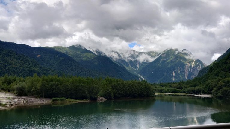 激坂のトンネル２つ越えて、