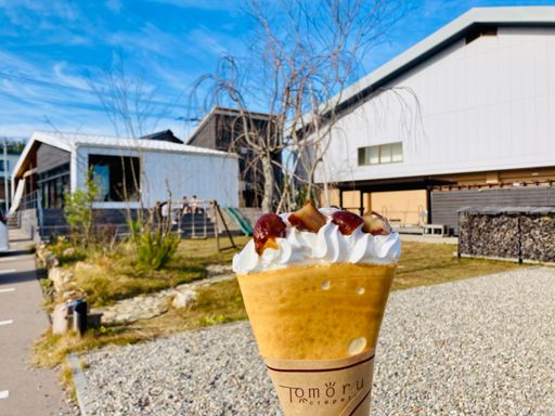 トモル　パリパリホイップ和栗
載ってる栗食べたらもう何もないのかと思ったら下の方は栗ペーストだった。
生地美味しい。
