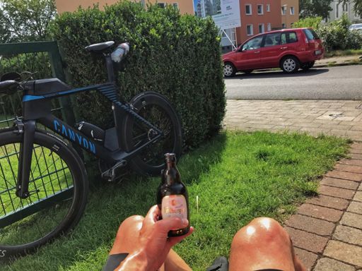 Bierspende von nem Junggesellenabschieds-Planwagen kurz vor der Homebase