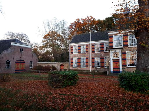 Prachtig pand langs de Hogevaart ten noorden van Sprang-Capelle