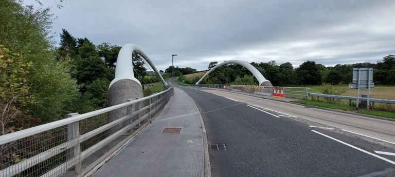 2004 Lesbury New Bridge taking the A1068 over the River Aln and road traffic away from the 15th century Lesbury Old Bridge. https://www.bridgesonthetyne.co.uk/lesbrynew.html & https://historicengland.org.uk/listing/the-list/list-entry/1371197