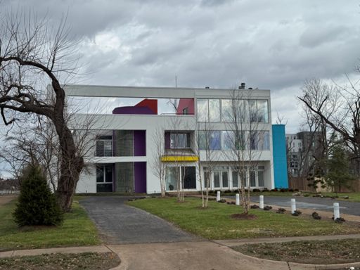 Not to my taste but a surprising exception for the neighborhood 