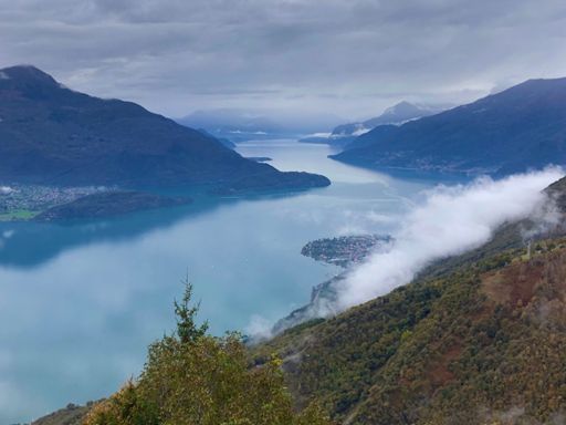 [DE] Von Montalto 1033 m mit Blick auf den Comer See Richtung Süden
[EN] From Montalto 1033 m overlooking Lake Como towards the south