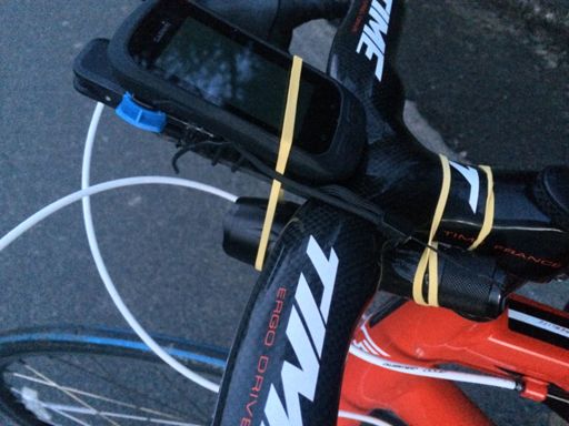 Was tun wenn keine passende Halterung zur Hand.... Gummiband ran 😀