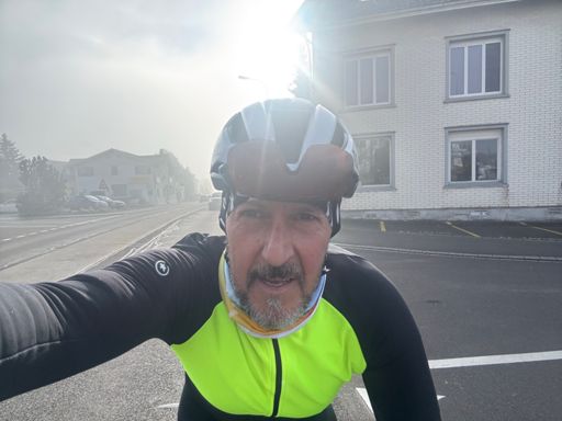 Slebe isch doch mängmol wiä ä Nebelwand,mä zwängt sicher dure wel mer au genau weiss,dass am Endi d‘Sunne uf eim wartet!
🤩🤩