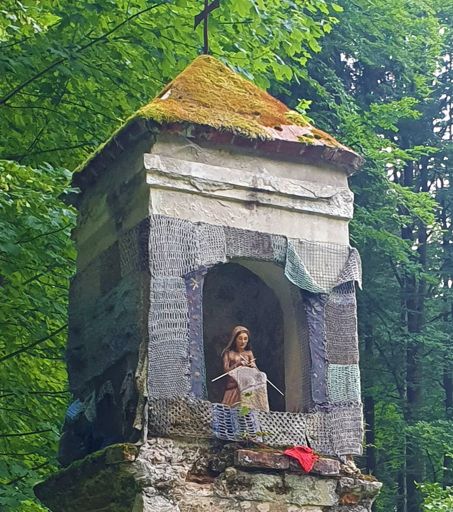 Matka Boska szydełkująca