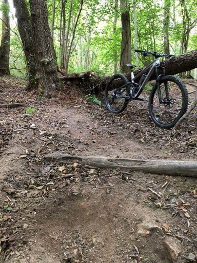Les champions arriverons peut-être à atterrir ici (Ça fait un saut de +de 3m, pas évident d’arriver assez vite  (virage juste avant l’appel)).