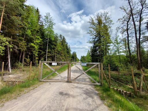 Siatki ograniczające migrację zwierząt, kategoryczny nakaz zamykania za sobą bramy 🤔 Jaki to ma sens nie mam pojęcia