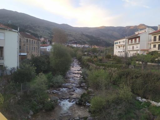Unhais da Serra ao pôr do sol.