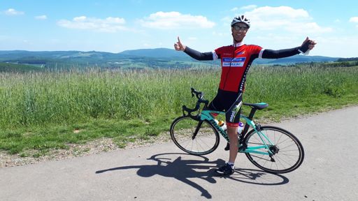 Sebastien auf der Schönen  Aussicht mit Blick auf den Donnersberg