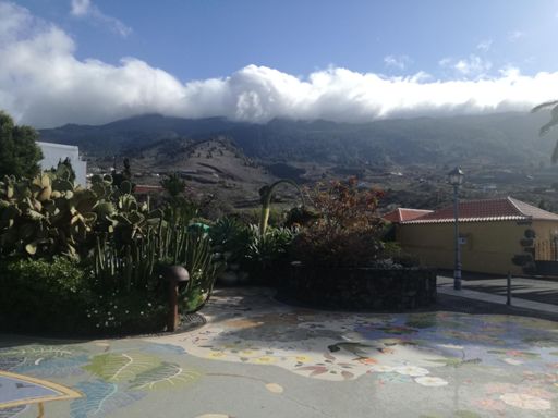 El contraste entre el sol aquí y las nubes arriba