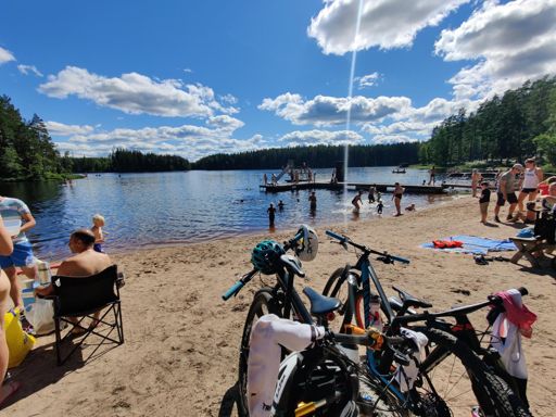 Kallt i vattnet, annars fint, dåligt att man inte kunde hyra kanoter och liknande utan att behöva gå upp till receptionen och fixa det