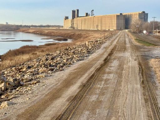 New Kaw Levee Trail has quickly degraded to mud, and potholes with many cars driving it for some reason. This is best section.