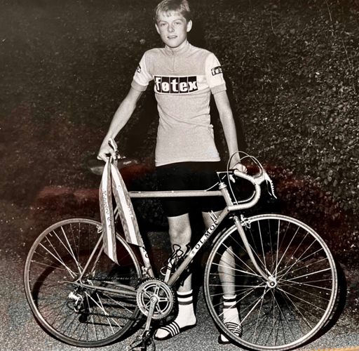 bemærk strømper med fartstriber i badesandaler :-)