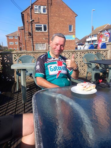 Mark showing off his new top to match his new bike. A lot of green going on💚