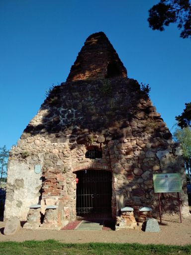 Часовня-усыпальница в Узде