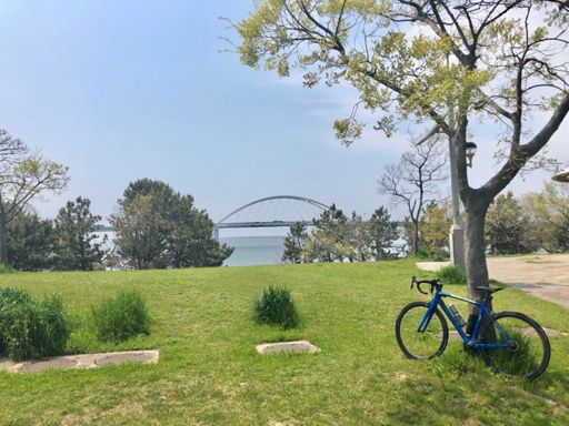 六甲とは全く関係ない ご近所の矢倉緑地。 ロード乗る前は近所ではなかった。100キロにする為寄っただけ。でも景色はなかなかいい。