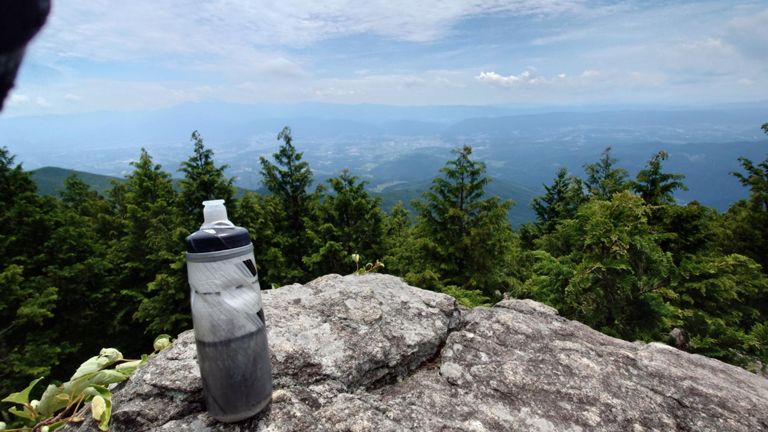 心地よい風に吹かれながら飲む水が美味い!