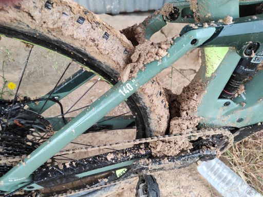 Lluvia y barro toda la ruta. 🚵🚵🥵