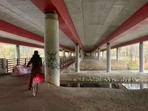 Im Prater unter der Autobahn