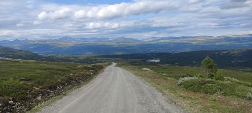 Rondane bakerst til venstre